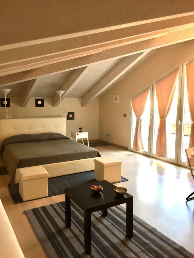 Residenza Virgiliana Suite Con Terrazza-Centro Storico มานโตวา ภายนอก รูปภาพ