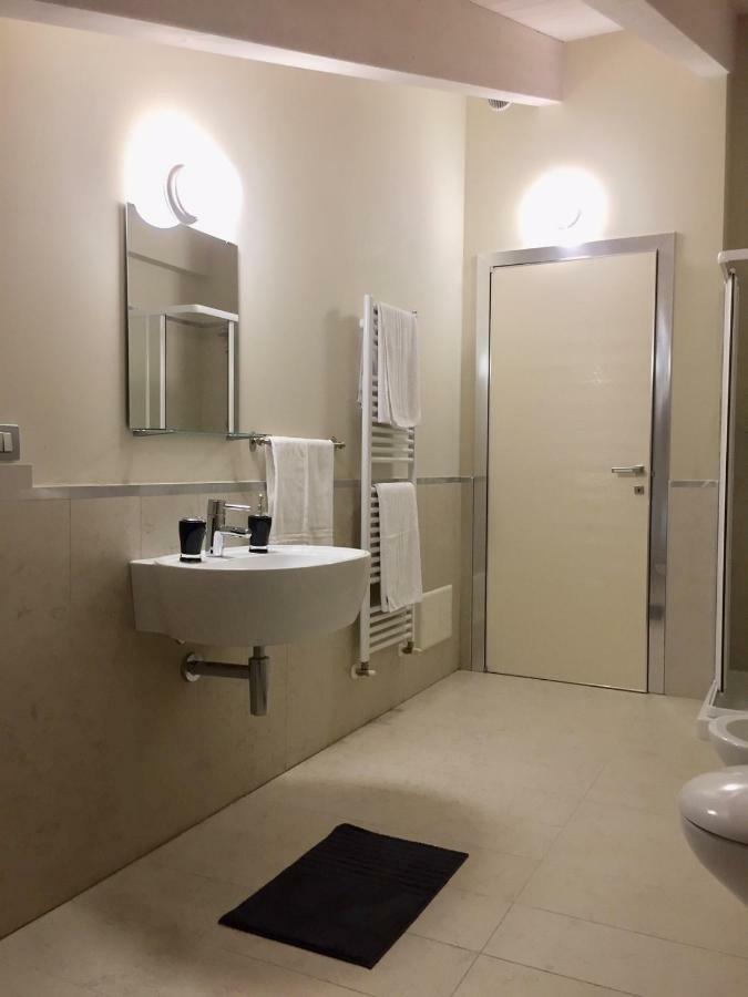 Residenza Virgiliana Suite Con Terrazza-Centro Storico มานโตวา ภายนอก รูปภาพ